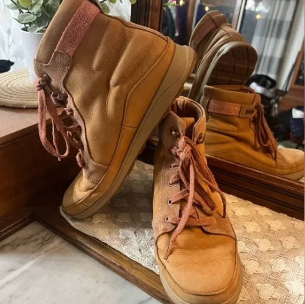 Strap waterproof boots brown